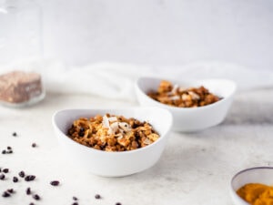 Two bowls of cooked lentils