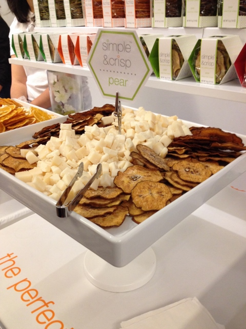 Dried pear slices in a tray with cubes of cheese