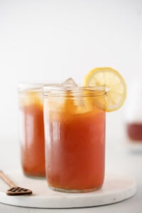 Two glasses of iced tea with lemon