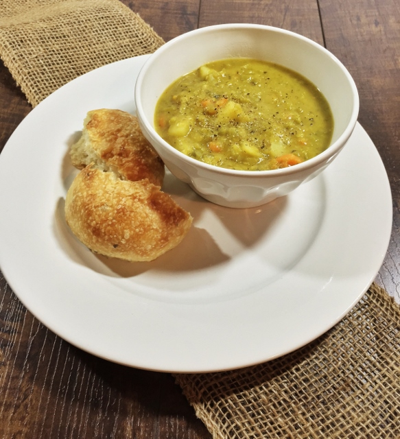 Split pea soup with rosemary rolls 