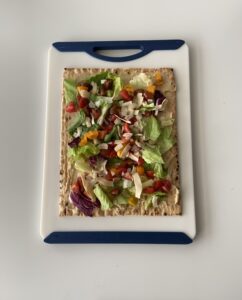 Flatbread with lettuce and tomato