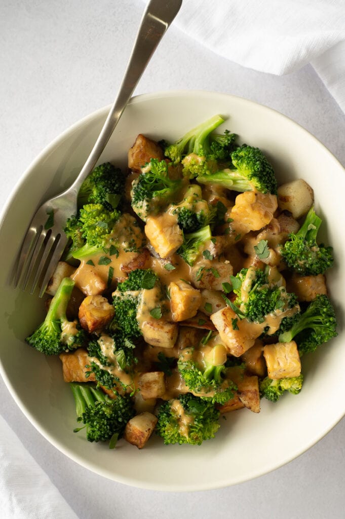 Tempeh Broccoli Skillet with Cheesy Ale Sauce Veg Girl RD