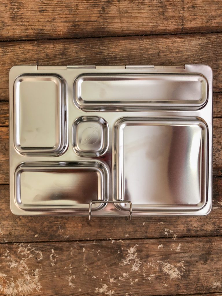 Metal lunchbox with compartments