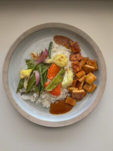 Tofu, veggies and rice on a plate