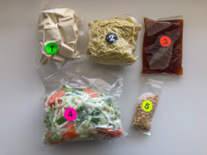 5 bags of ingredients for yakisoba numbered