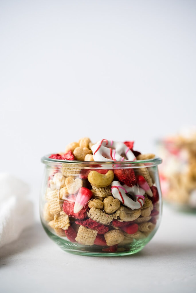 Single weck jar full of red and white snack mix